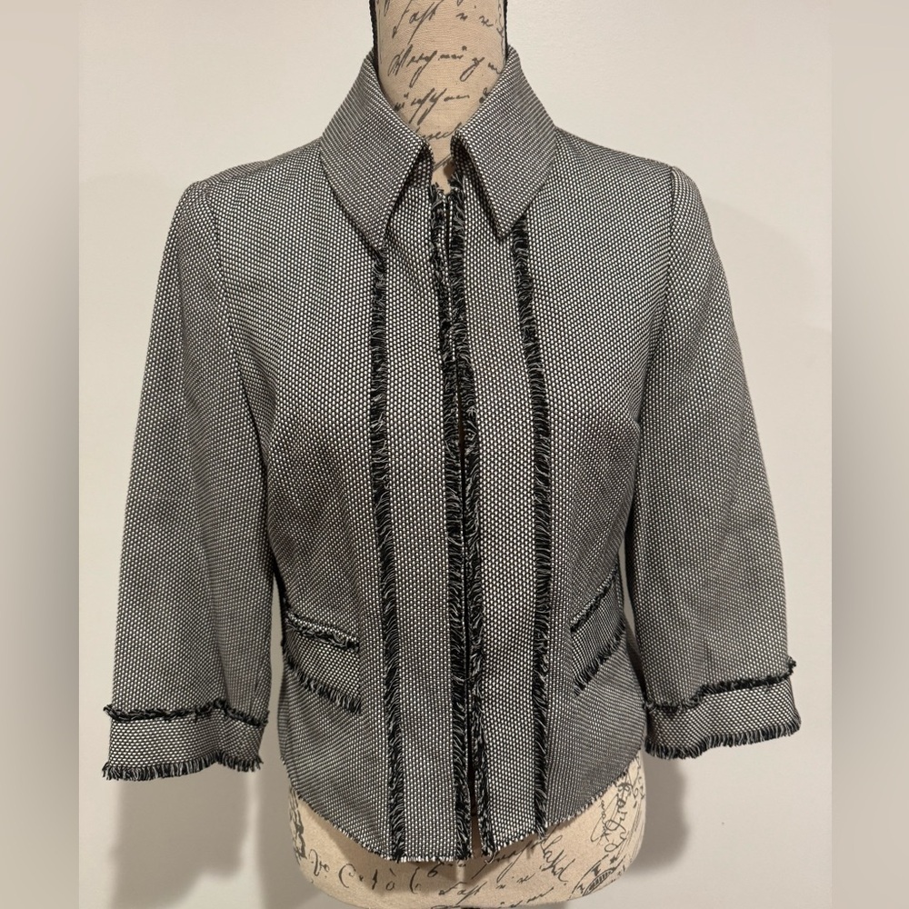Magaschoni textured short jacket blazer Women’s size 10 Gray Black